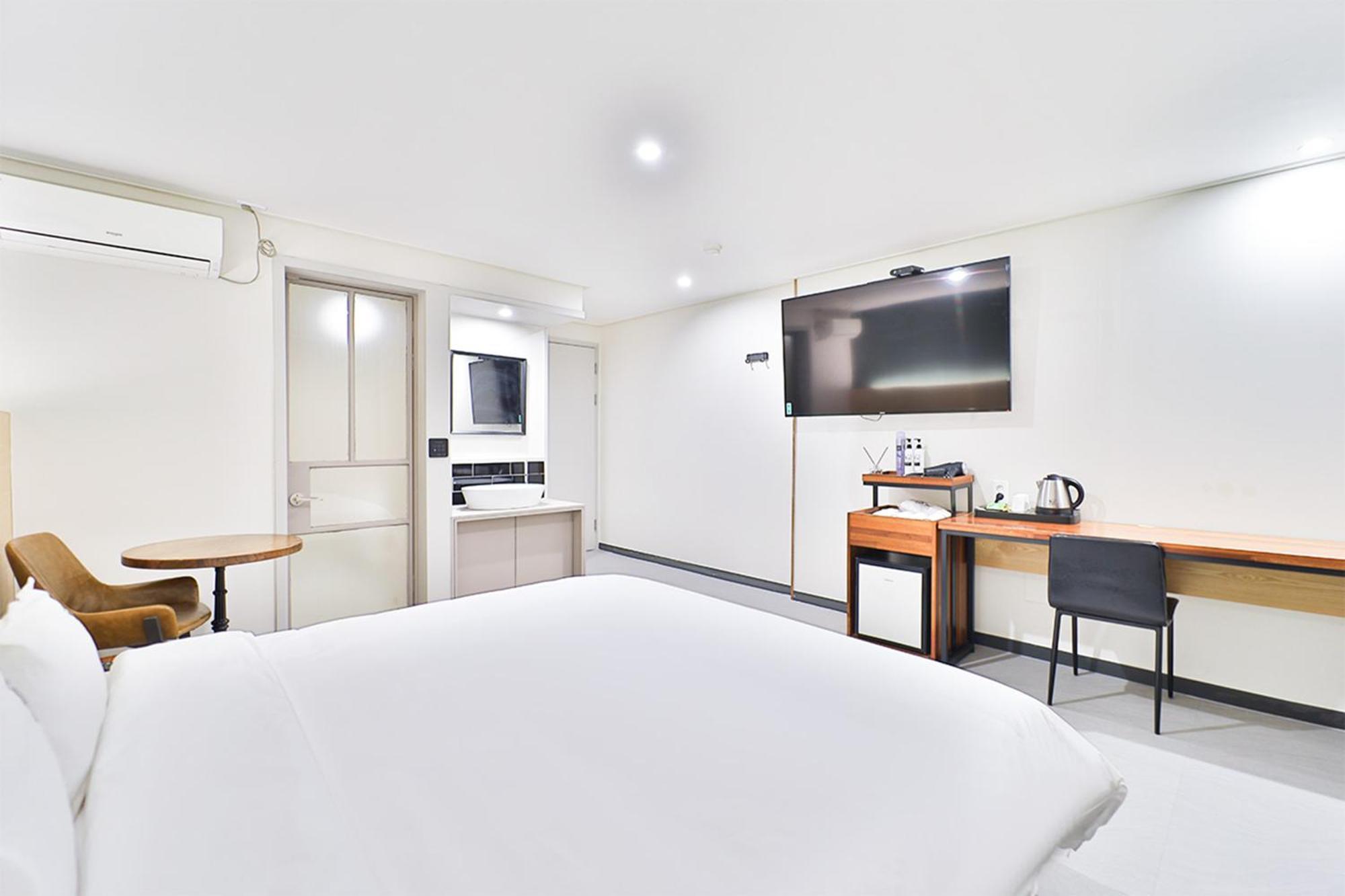 Calm Rest Hotel Busan Sasang Экстерьер фото