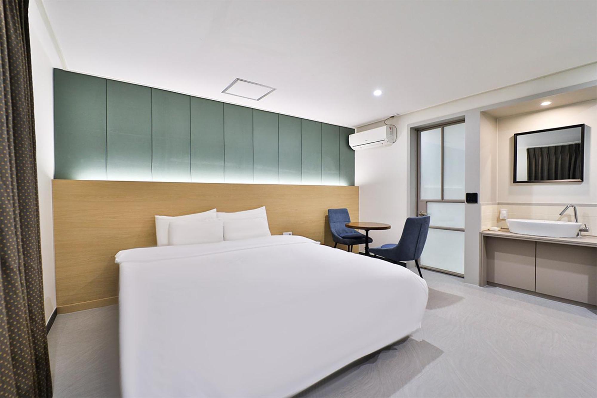 Calm Rest Hotel Busan Sasang Экстерьер фото
