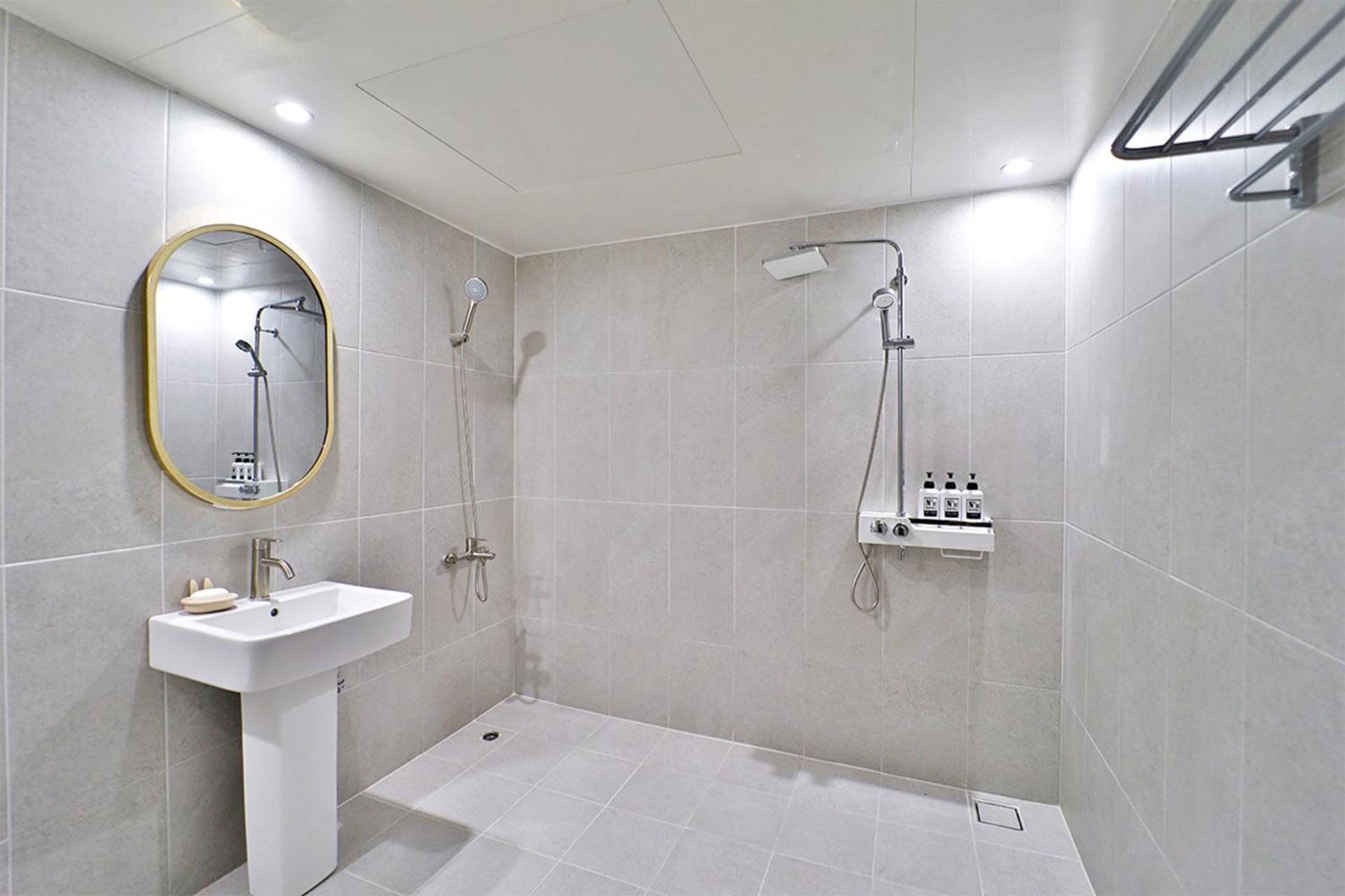 Calm Rest Hotel Busan Sasang Экстерьер фото
