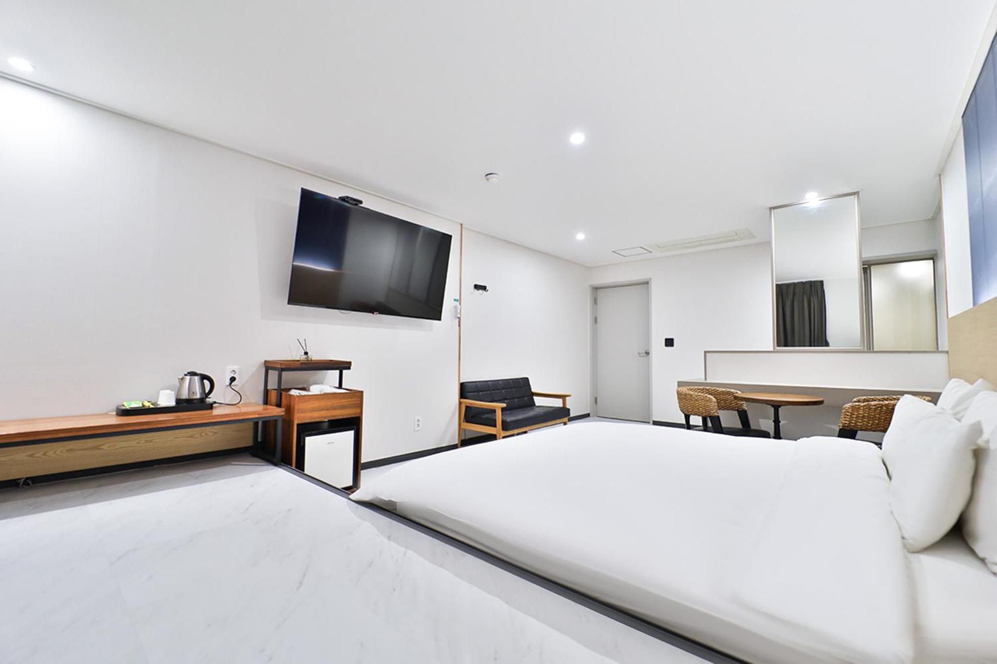 Calm Rest Hotel Busan Sasang Экстерьер фото